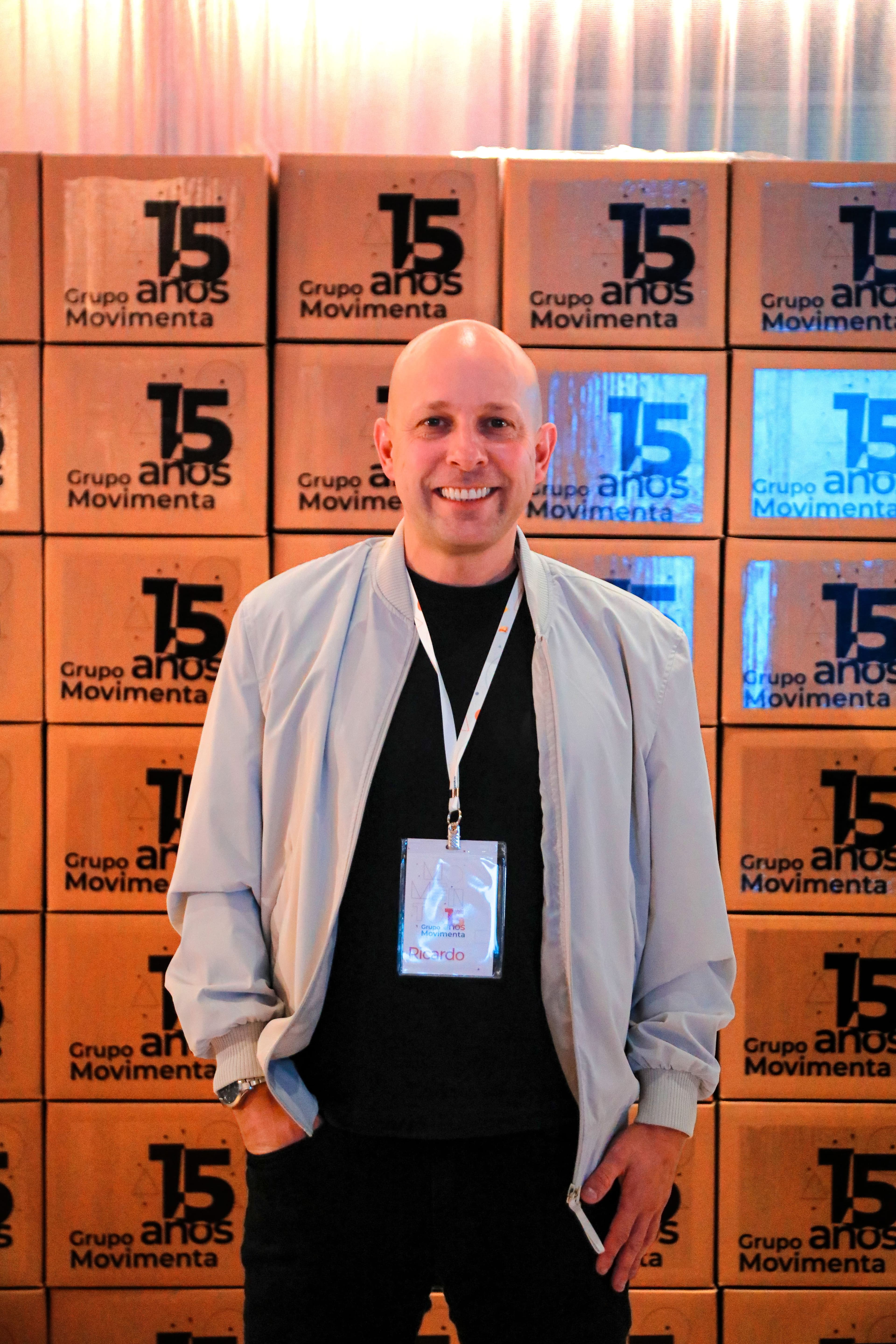 Ricardo Tasso representa a Escola Terra Terrinha na celebração dos 15 anos do Grupo Movimenta